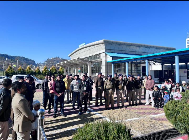 पिथौरागढ़ विमानपत्तन पर हमारे देश के 77वें गणतंत्र दिवस समारोह के अवसर पर एक समूह चित्र