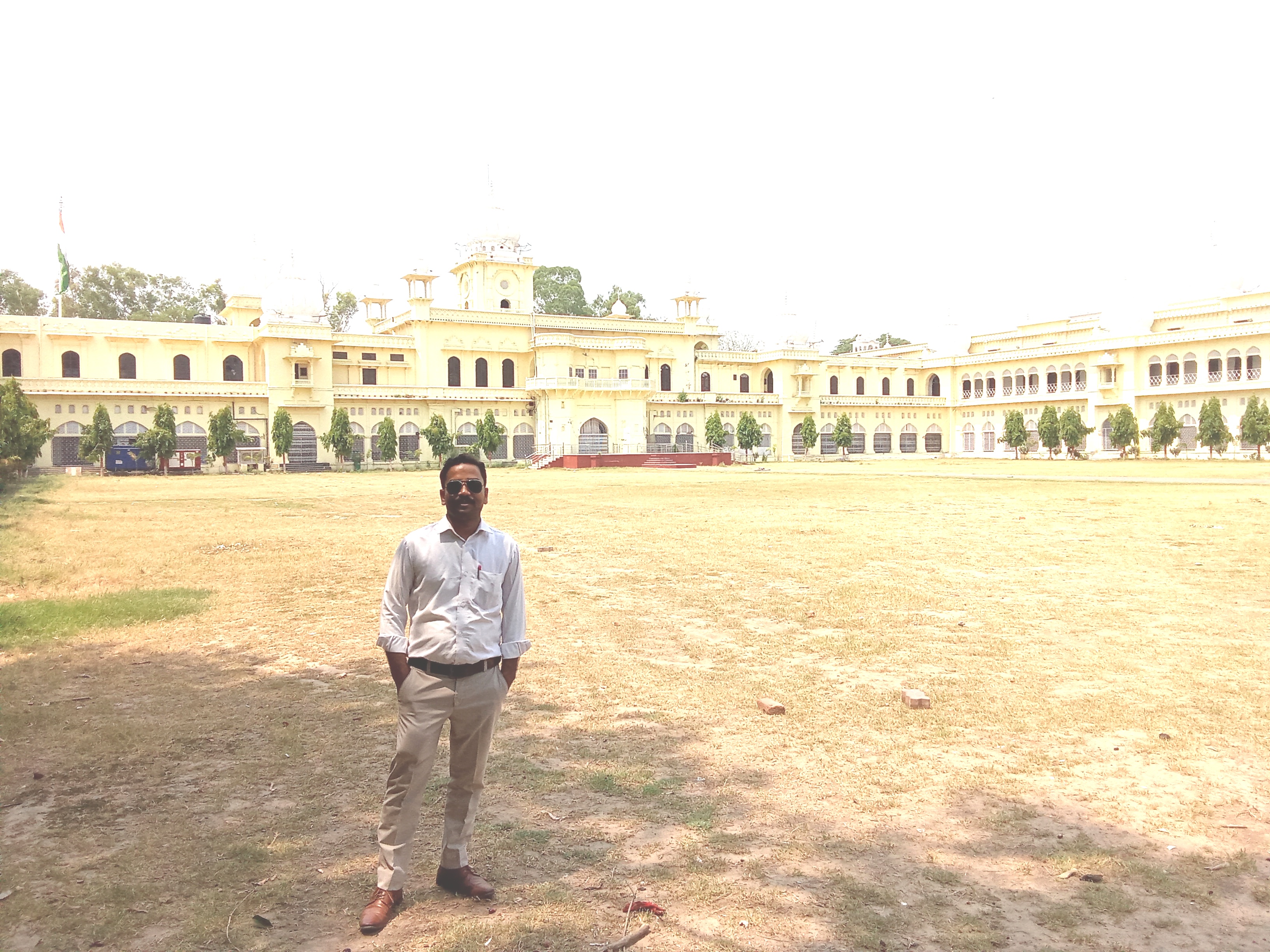 देश की  विरासत लखनऊ विश्वविद्यालय भ्रमण के दौरान