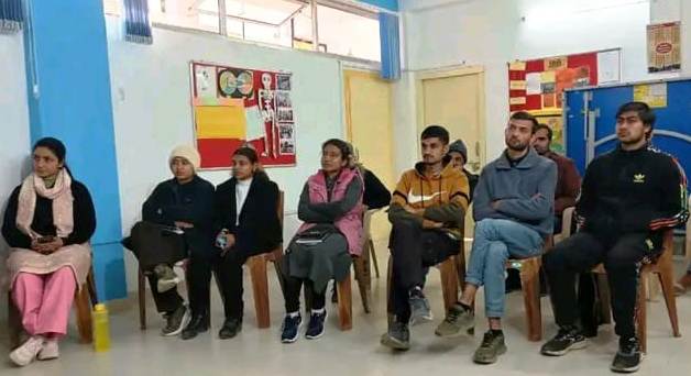 Pahadi Vocals द्वारा अजीम प्रेमजी फ़ाउंडेशन मे आयोजित Book Meet मे शामिल सुधी पाठकों ने साहित्यिक अध्ययन को लेकर अपने अपने अनुभव खुलकर साझा किए और सभी श्रोता/पाठक लाभान्वित हुये |